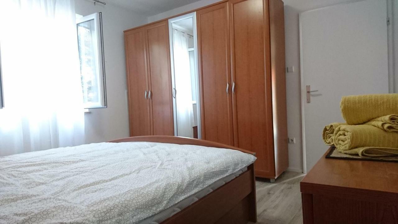 Ela Cres Apartment Exterior photo